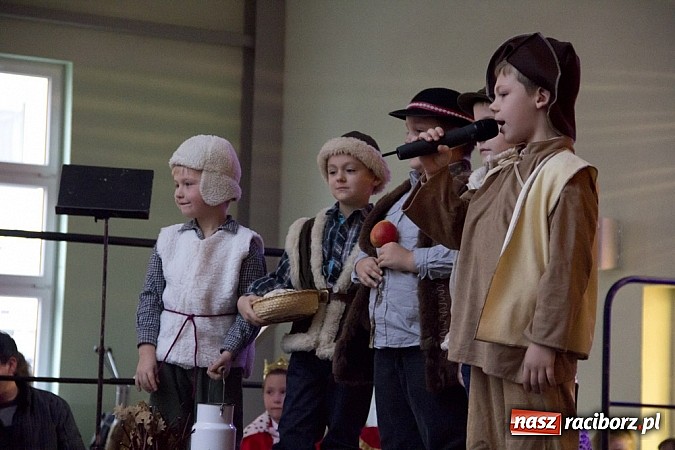 Zdjęcie w galerii na portalu naszraciborz.pl: W Pietrowicach Wielkich adwent rozpoczęto kiermaszem bożonarodzeniowym wiadomości z regionu