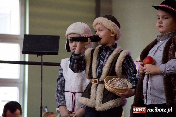 Zdjęcie w galerii na portalu naszraciborz.pl: W Pietrowicach Wielkich adwent rozpoczęto kiermaszem bożonarodzeniowym wiadomości z regionu