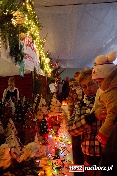 Zdjęcie w galerii na portalu naszraciborz.pl: W Pietrowicach Wielkich adwent rozpoczęto kiermaszem bożonarodzeniowym wiadomości z regionu