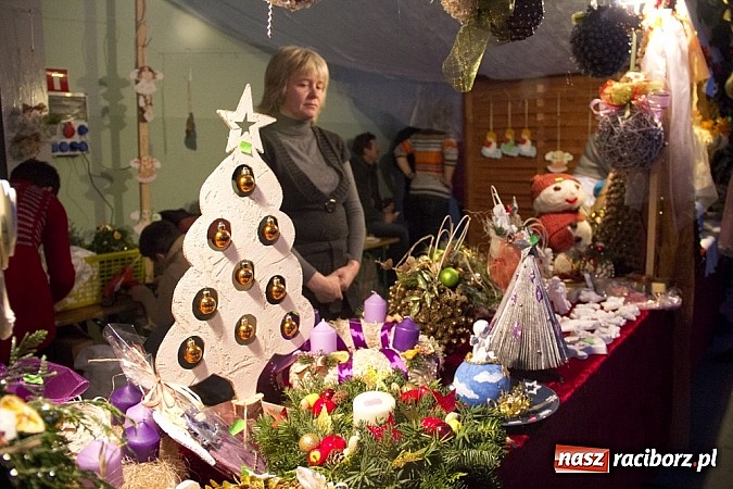 Zdjęcie w galerii na portalu naszraciborz.pl: W Pietrowicach Wielkich adwent rozpoczęto kiermaszem bożonarodzeniowym wiadomości z regionu