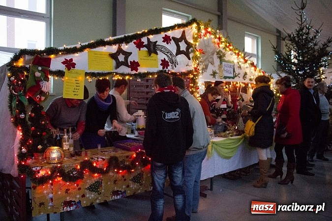 Zdjęcie w galerii na portalu naszraciborz.pl: W Pietrowicach Wielkich adwent rozpoczęto kiermaszem bożonarodzeniowym wiadomości z regionu
