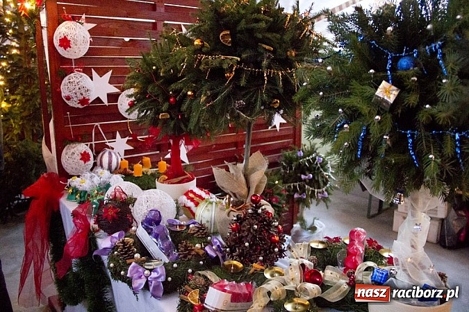 Zdjęcie w galerii na portalu naszraciborz.pl: W Pietrowicach Wielkich adwent rozpoczęto kiermaszem bożonarodzeniowym wiadomości z regionu