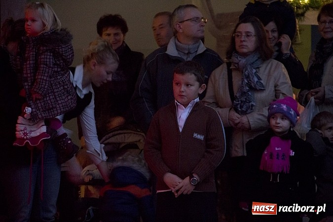 Zdjęcie w galerii na portalu naszraciborz.pl: W Pietrowicach Wielkich adwent rozpoczęto kiermaszem bożonarodzeniowym wiadomości z regionu