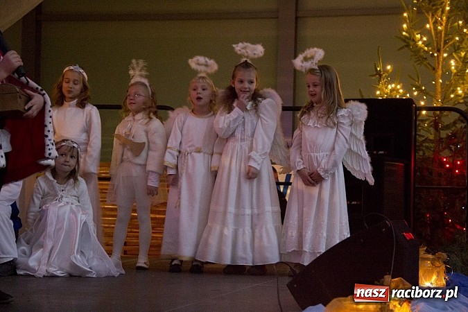 Zdjęcie w galerii na portalu naszraciborz.pl: W Pietrowicach Wielkich adwent rozpoczęto kiermaszem bożonarodzeniowym wiadomości z regionu