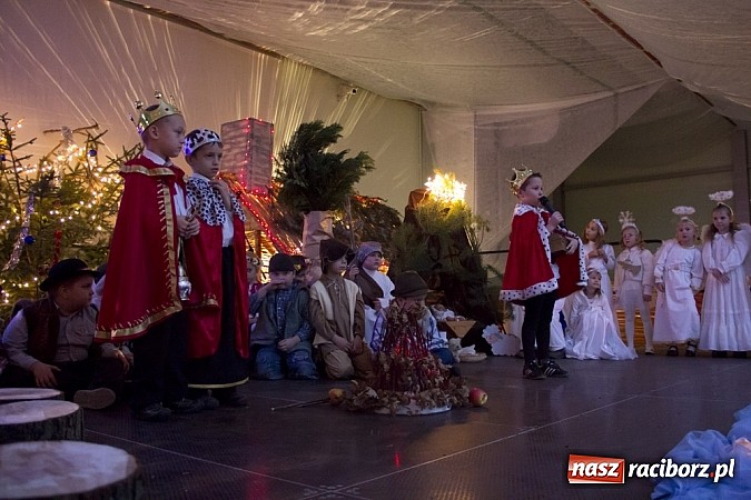 Zdjęcie w galerii na portalu naszraciborz.pl: W Pietrowicach Wielkich adwent rozpoczęto kiermaszem bożonarodzeniowym wiadomości z regionu