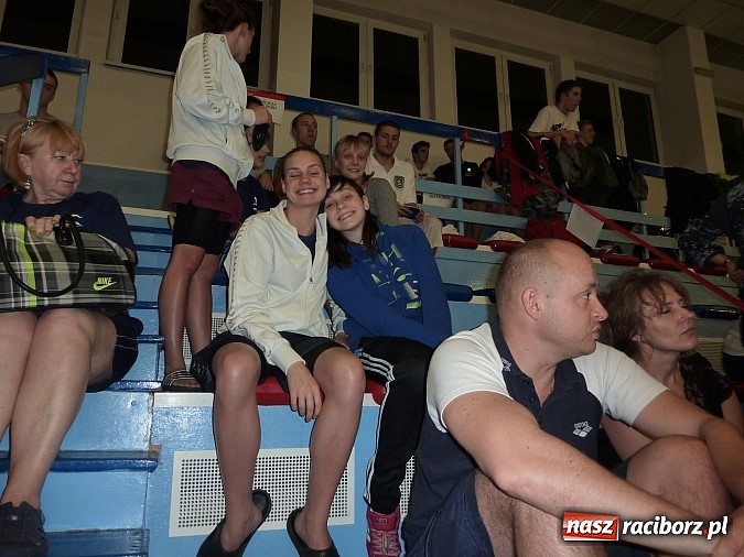 Zdjęcie w galerii na portalu naszraciborz.pl: Liga SMS: zawody na pływalni w Raciborzu na piątkę z plusem wiadomości z regionu