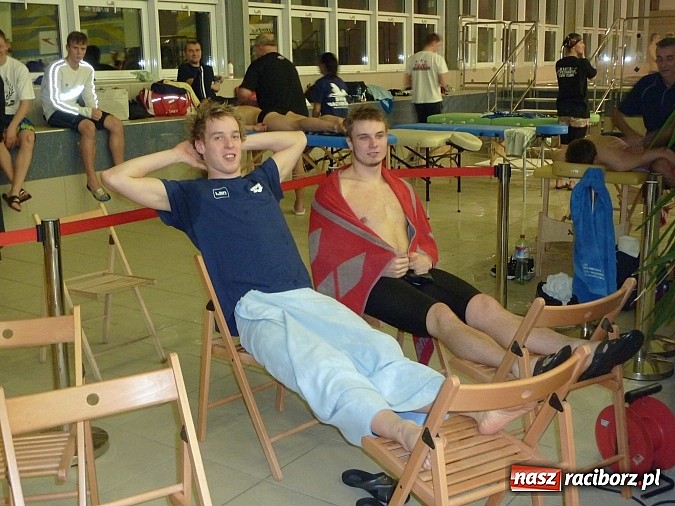 Zdjęcie w galerii na portalu naszraciborz.pl: Liga SMS: zawody na pływalni w Raciborzu na piątkę z plusem wiadomości z regionu