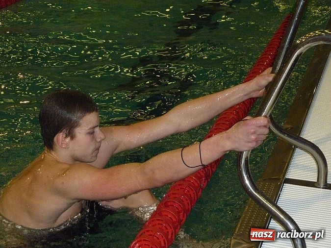 Zdjęcie w galerii na portalu naszraciborz.pl: Liga SMS: zawody na pływalni w Raciborzu na piątkę z plusem wiadomości z regionu