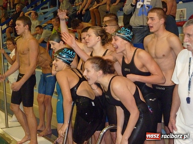 Zdjęcie w galerii na portalu naszraciborz.pl: Liga SMS: zawody na pływalni w Raciborzu na piątkę z plusem wiadomości z regionu