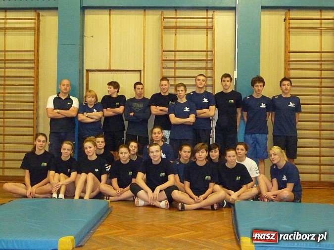 Zdjęcie w galerii na portalu naszraciborz.pl: Liga SMS: zawody na pływalni w Raciborzu na piątkę z plusem wiadomości z regionu