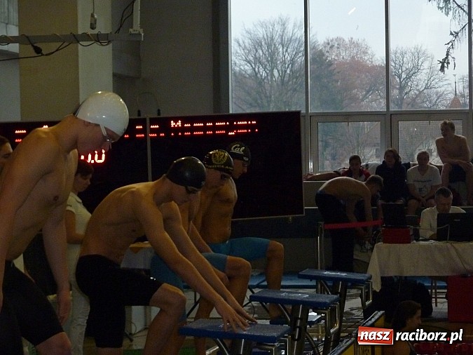 Zdjęcie w galerii na portalu naszraciborz.pl: Liga SMS: zawody na pływalni w Raciborzu na piątkę z plusem wiadomości z regionu