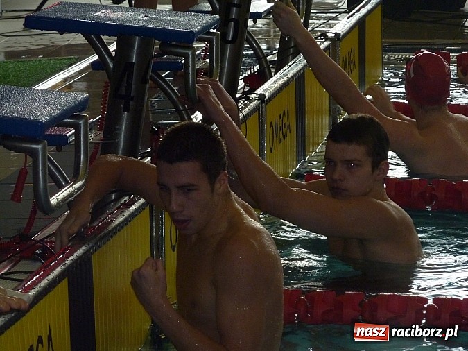 Zdjęcie w galerii na portalu naszraciborz.pl: Liga SMS: zawody na pływalni w Raciborzu na piątkę z plusem wiadomości z regionu