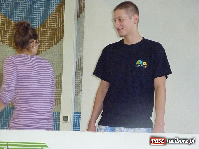 Zdjęcie w galerii na portalu naszraciborz.pl: Liga SMS: zawody na pływalni w Raciborzu na piątkę z plusem wiadomości z regionu