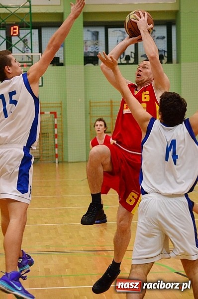 Zdjęcie w galerii na portalu naszraciborz.pl: W hicie kolejki zwycięża Dywyta wiadomości z regionu