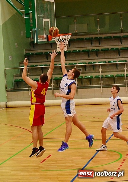 Zdjęcie w galerii na portalu naszraciborz.pl: W hicie kolejki zwycięża Dywyta wiadomości z regionu