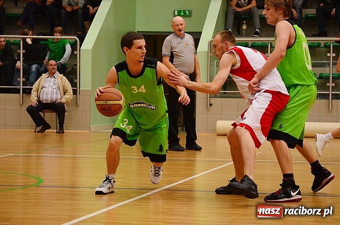 Zdjęcie w galerii na portalu naszraciborz.pl: W hicie kolejki zwycięża Dywyta wiadomości z regionu