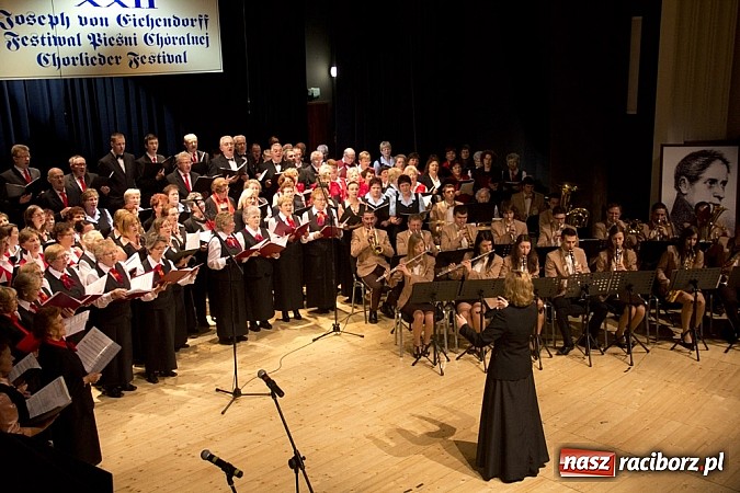 Zdjęcie w galerii na portalu naszraciborz.pl: Śpiewacze święto w Raciborskim Centrum Kultury z Josephem von Eichendorffem w tle wiadomości z regionu