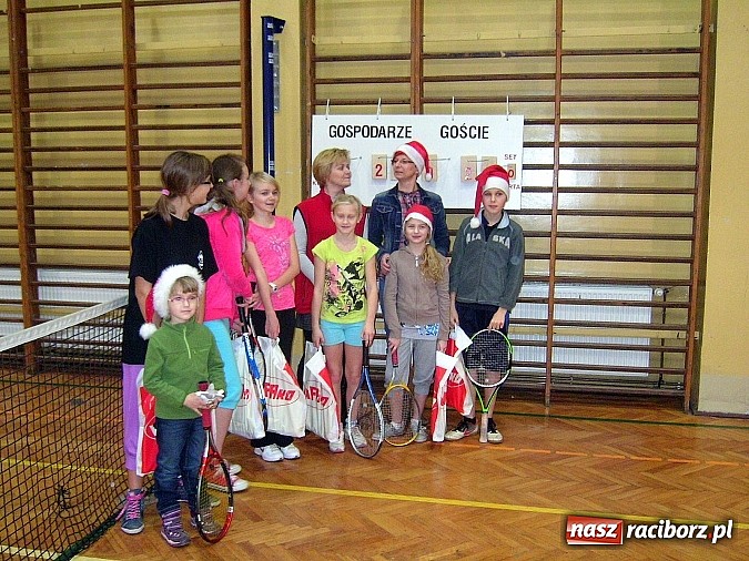 Zdjęcie w galerii na portalu naszraciborz.pl: Turniej mikołajkowy w hali SMS-u wiadomości z regionu