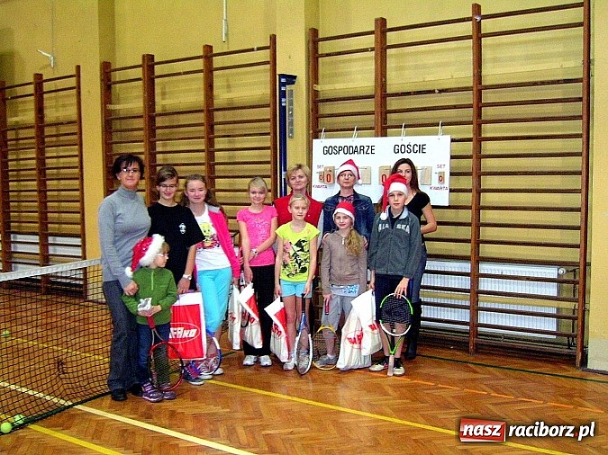 Zdjęcie w galerii na portalu naszraciborz.pl: Turniej mikołajkowy w hali SMS-u wiadomości z regionu