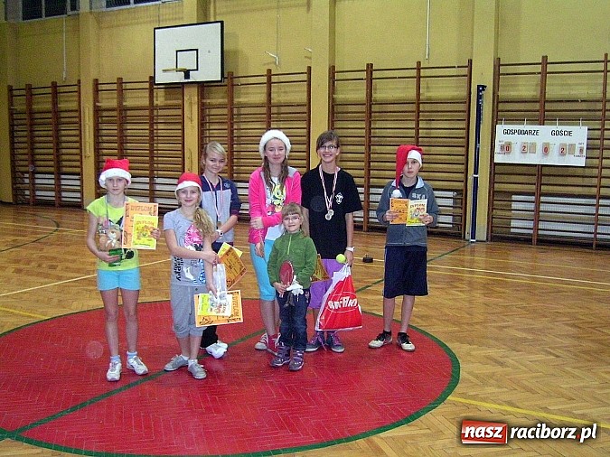 Zdjęcie w galerii na portalu naszraciborz.pl: Turniej mikołajkowy w hali SMS-u wiadomości z regionu