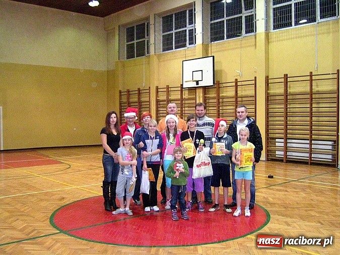 Zdjęcie w galerii na portalu naszraciborz.pl: Turniej mikołajkowy w hali SMS-u wiadomości z regionu