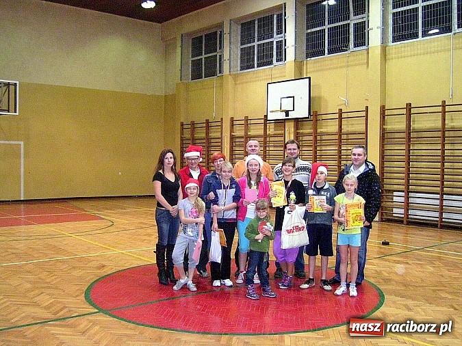 Zdjęcie w galerii na portalu naszraciborz.pl: Turniej mikołajkowy w hali SMS-u wiadomości z regionu