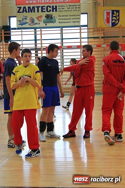 Zdjęcie w galerii na portalu naszraciborz.pl: Mikołajki na sportowo. Turniej piłki siatkowej wiadomości z regionu