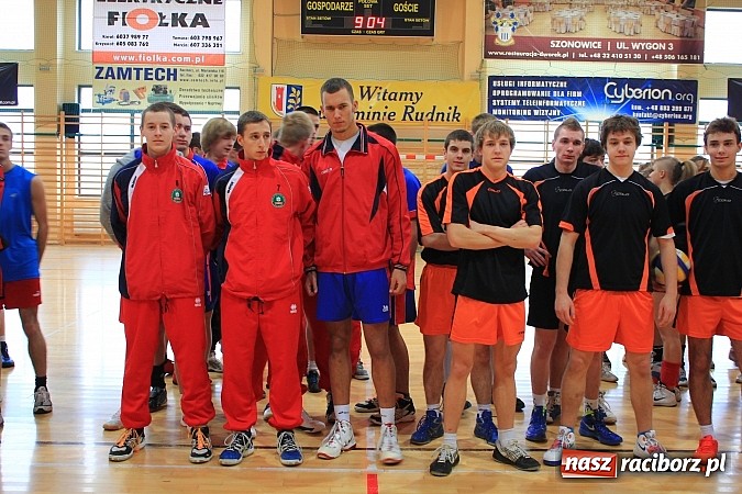 Zdjęcie w galerii na portalu naszraciborz.pl: Mikołajki na sportowo. Turniej piłki siatkowej wiadomości z regionu