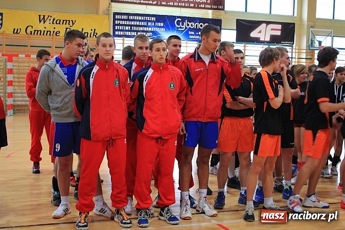 Zdjęcie w galerii na portalu naszraciborz.pl: Mikołajki na sportowo. Turniej piłki siatkowej wiadomości z regionu