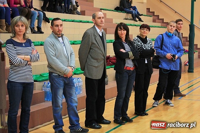 Zdjęcie w galerii na portalu naszraciborz.pl: Mikołajki na sportowo. Turniej piłki siatkowej wiadomości z regionu