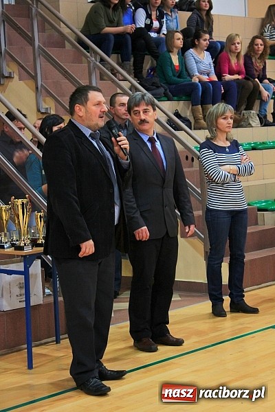 Zdjęcie w galerii na portalu naszraciborz.pl: Mikołajki na sportowo. Turniej piłki siatkowej wiadomości z regionu