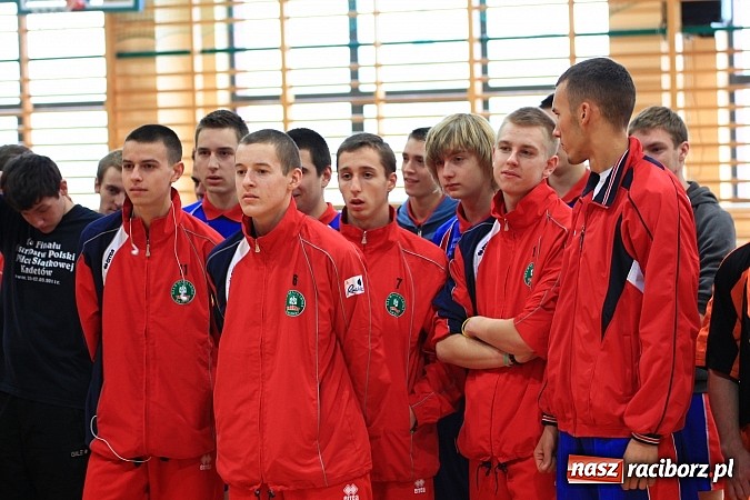 Zdjęcie w galerii na portalu naszraciborz.pl: Mikołajki na sportowo. Turniej piłki siatkowej wiadomości z regionu