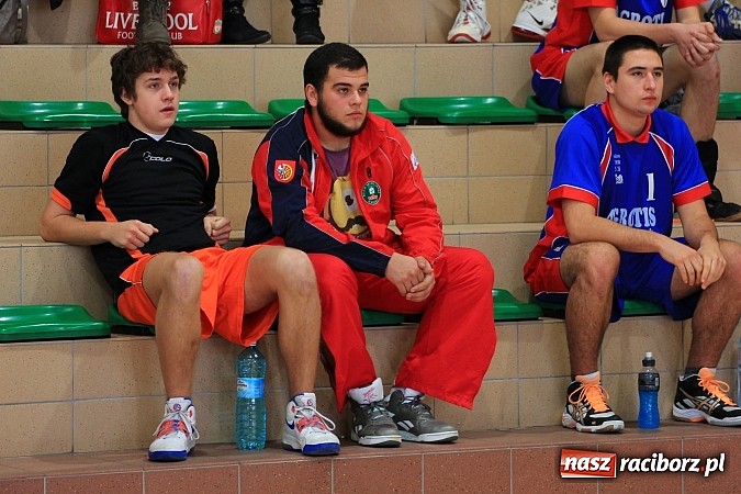 Zdjęcie w galerii na portalu naszraciborz.pl: Mikołajki na sportowo. Turniej piłki siatkowej wiadomości z regionu