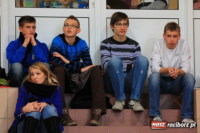 Zdjęcie w galerii na portalu naszraciborz.pl: Mikołajki na sportowo. Turniej piłki siatkowej wiadomości z regionu