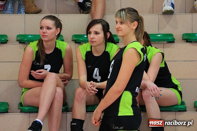 Zdjęcie w galerii na portalu naszraciborz.pl: Mikołajki na sportowo. Turniej piłki siatkowej wiadomości z regionu