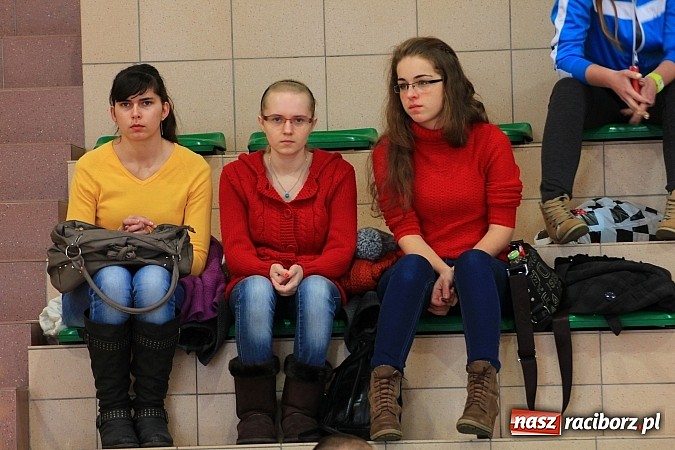 Zdjęcie w galerii na portalu naszraciborz.pl: Mikołajki na sportowo. Turniej piłki siatkowej wiadomości z regionu