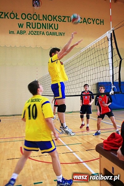 Zdjęcie w galerii na portalu naszraciborz.pl: Mikołajki na sportowo. Turniej piłki siatkowej wiadomości z regionu