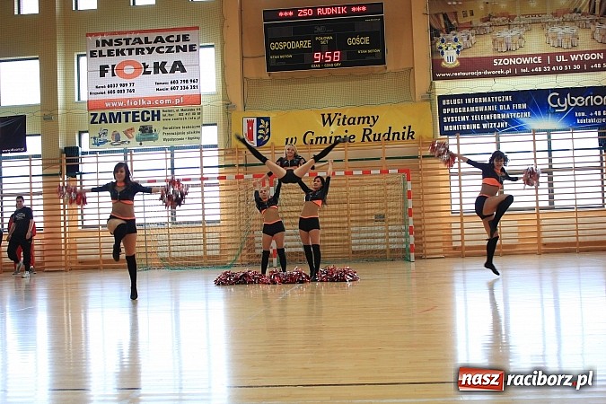 Zdjęcie w galerii na portalu naszraciborz.pl: Mikołajki na sportowo. Turniej piłki siatkowej wiadomości z regionu