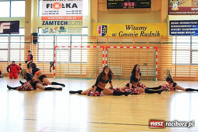 Zdjęcie w galerii na portalu naszraciborz.pl: Mikołajki na sportowo. Turniej piłki siatkowej wiadomości z regionu