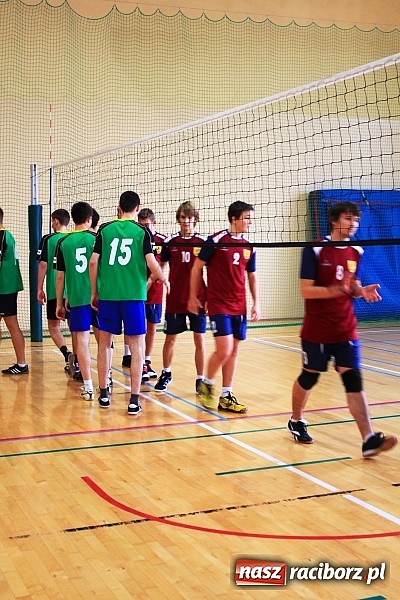 Zdjęcie w galerii na portalu naszraciborz.pl: Mikołajki na sportowo. Turniej piłki siatkowej wiadomości z regionu