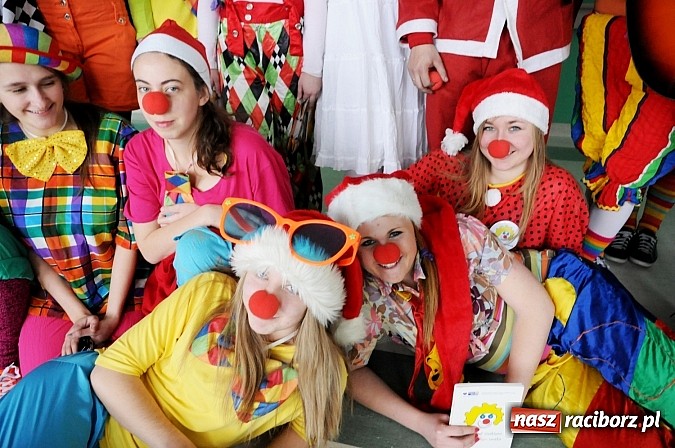 Zdjęcie w galerii na portalu naszraciborz.pl: Doktor Clown z Mikołajem odwiedzili szpital wiadomości z regionu