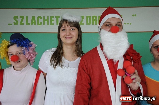Zdjęcie w galerii na portalu naszraciborz.pl: Doktor Clown z Mikołajem odwiedzili szpital wiadomości z regionu