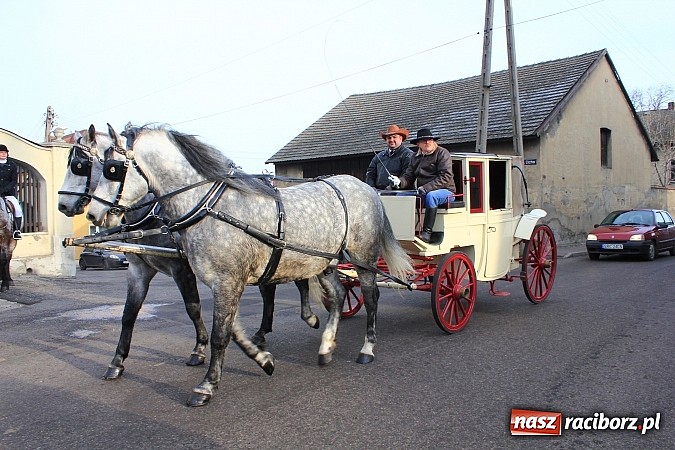 Zdjęcie w galerii na portalu naszraciborz.pl: Procesja na koniach z okazji dnia św. Mikołaja wiadomości z regionu