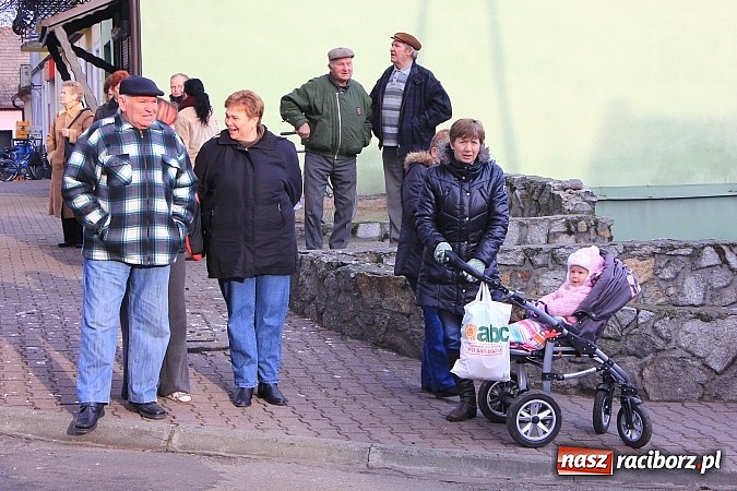 Zdjęcie w galerii na portalu naszraciborz.pl: Procesja na koniach z okazji dnia św. Mikołaja wiadomości z regionu