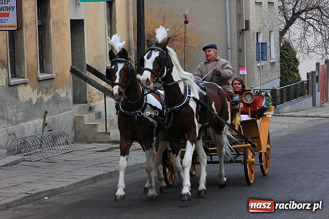 Zdjęcie w galerii na portalu naszraciborz.pl: Procesja na koniach z okazji dnia św. Mikołaja wiadomości z regionu
