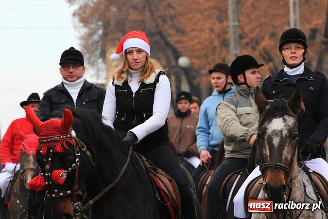 Zdjęcie w galerii na portalu naszraciborz.pl: Procesja na koniach z okazji dnia św. Mikołaja wiadomości z regionu