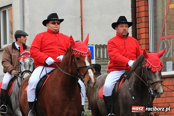Zdjęcie w galerii na portalu naszraciborz.pl: Procesja na koniach z okazji dnia św. Mikołaja wiadomości z regionu