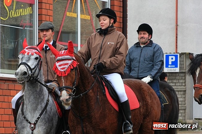 Zdjęcie w galerii na portalu naszraciborz.pl: Procesja na koniach z okazji dnia św. Mikołaja wiadomości z regionu