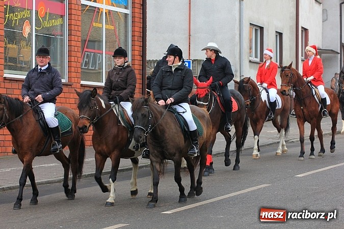 Zdjęcie w galerii na portalu naszraciborz.pl: Procesja na koniach z okazji dnia św. Mikołaja wiadomości z regionu