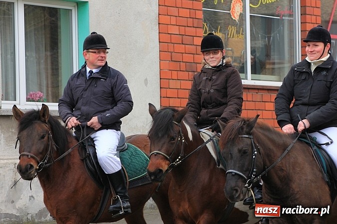 Zdjęcie w galerii na portalu naszraciborz.pl: Procesja na koniach z okazji dnia św. Mikołaja wiadomości z regionu